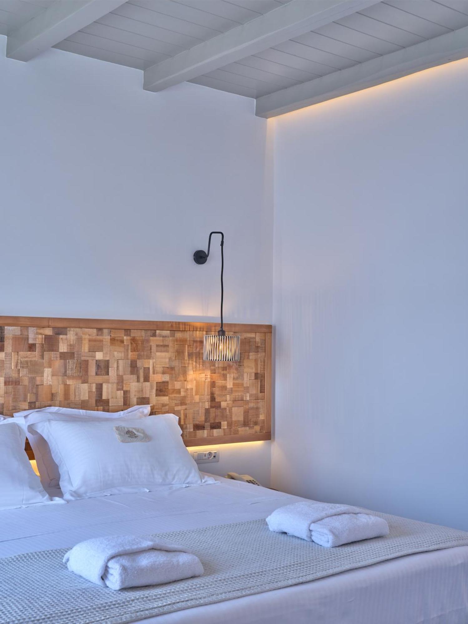 Parian Village Beach Hotel - Adults Only Páros Quarto foto